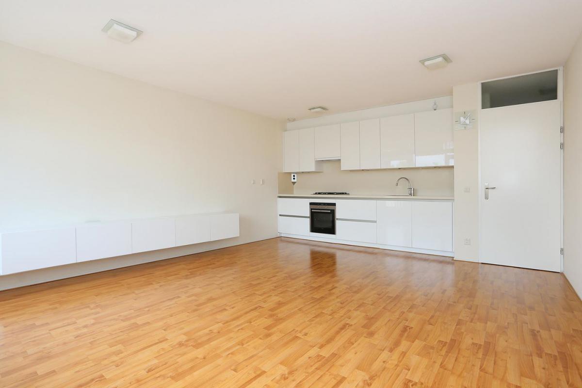 Te Huur 4 Kamer Appartement Volendamlaan In Den Haag
