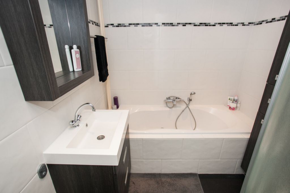 Te Huur 4 Kamer Appartement Volendamlaan In Den Haag