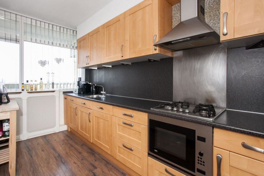 Te Huur 4 Kamer Appartement Volendamlaan In Den Haag